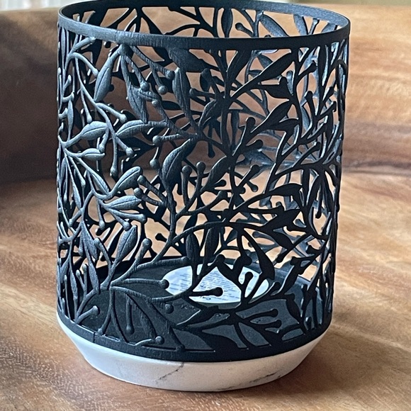 Branch & Berries Single Wick Candle Holder - Picture 3 of 4